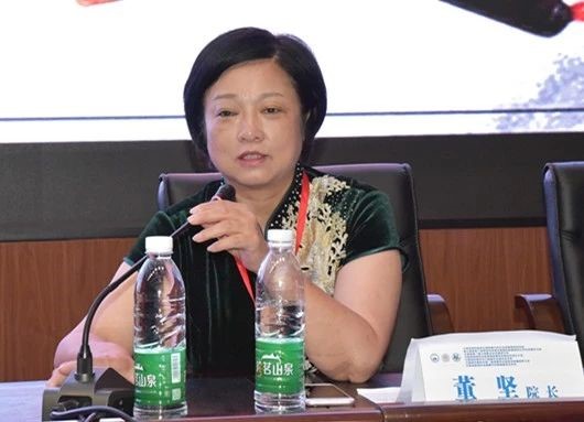云南省肿瘤医院副院长董坚发言
